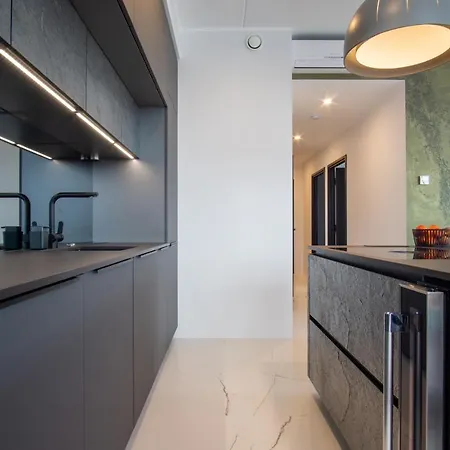 Apartment- Lai 15a-4004 *
